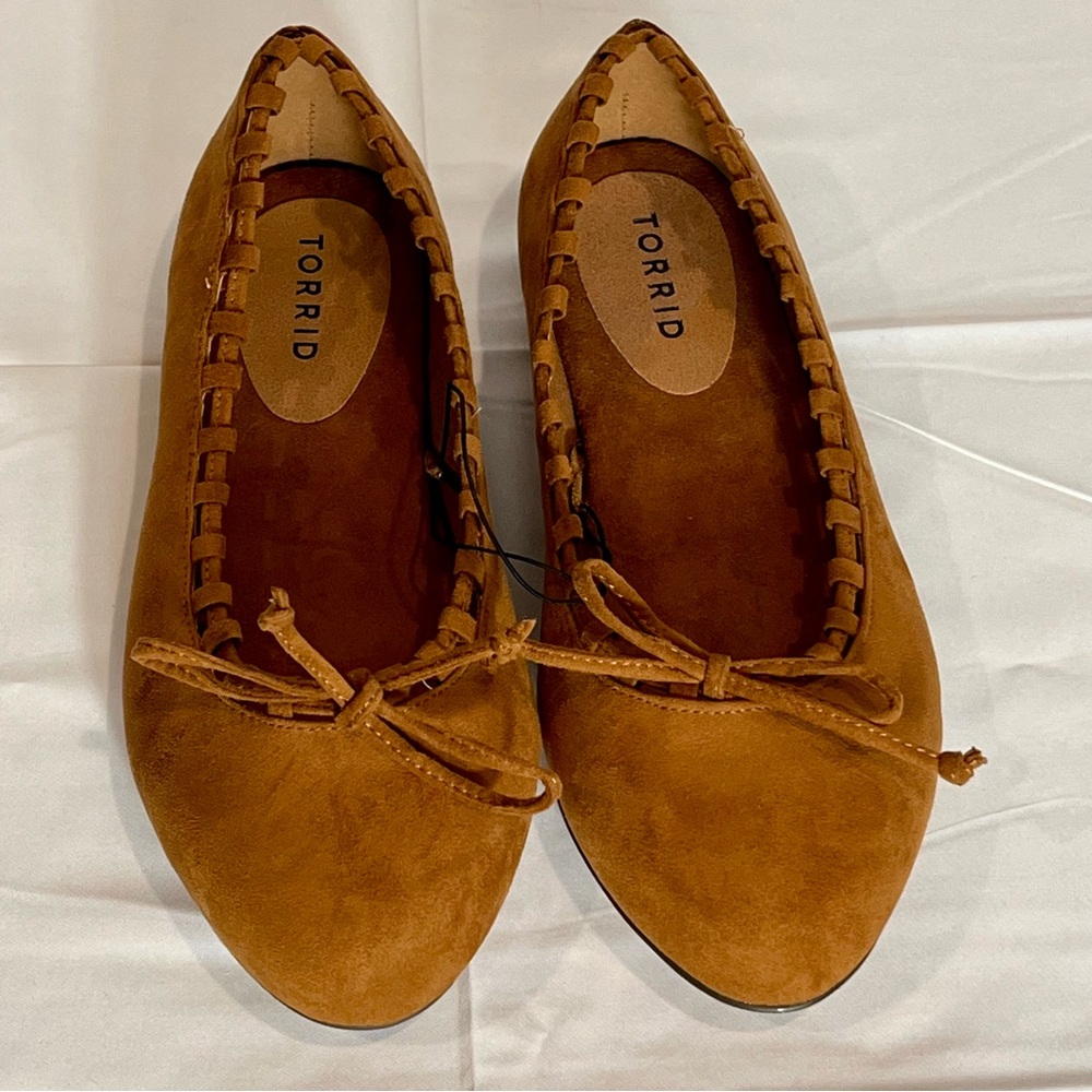 New Torrid Faux Suede Tie Flats Cognac Brown Women’s Size 7 W Ballet Feminine